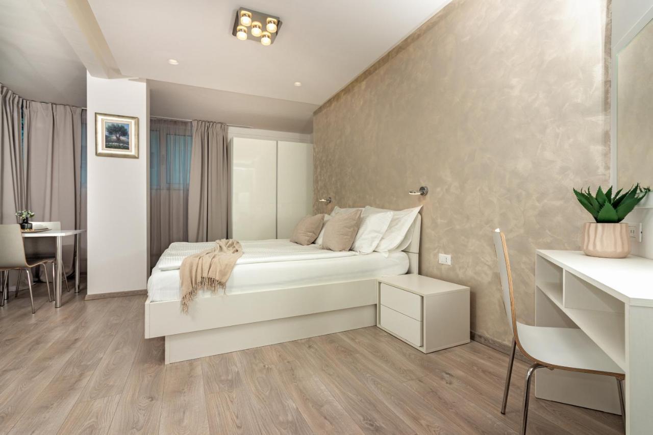 Apartments Lovret Flowers Split Exterior foto