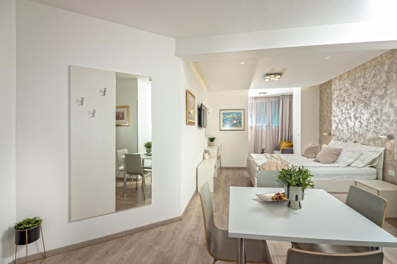 Apartments Lovret Flowers Split Exterior foto